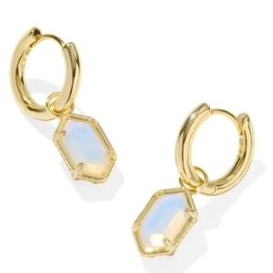 NWT Kendra Scott Hallie Gold Huggies In Opalite Illusion